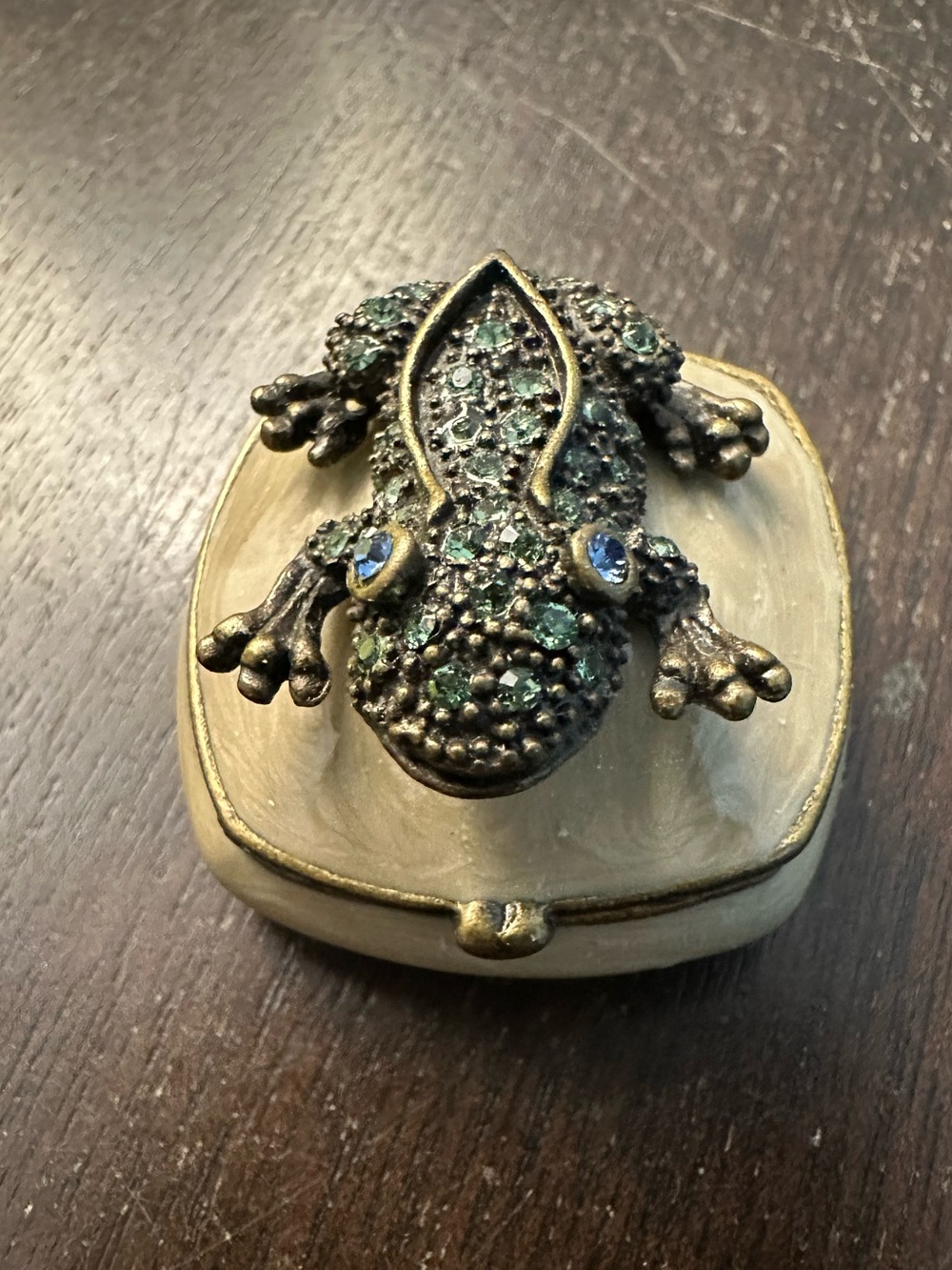 Pill/trinket box